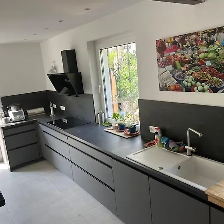 Haus Mit Garten Und Terrasse Am Waldrand Von Hameln *